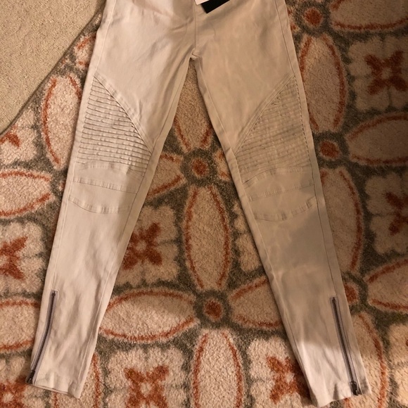 NWT jeggings with zippers - Picture 2 of 7